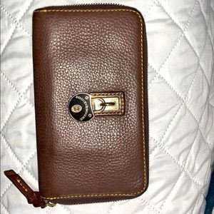 Dooney & Bourke Wallet. Brown.